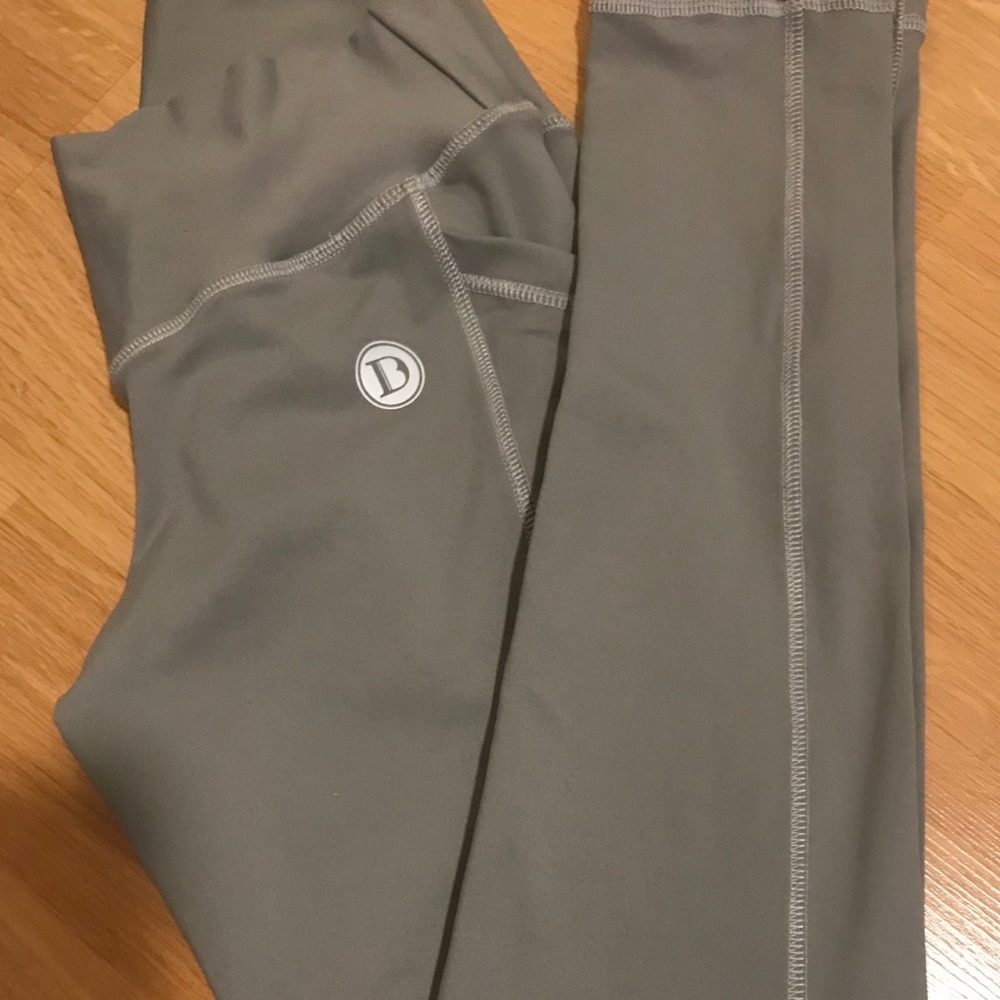 Gray work out leggings
